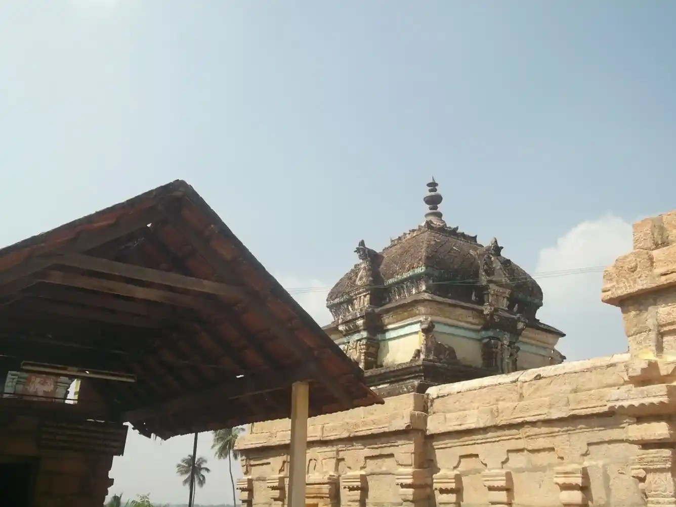 Arulmigu Nageshwarar Kulavilakkamman Temple, Nanjaikalamangalam, Modakurichi - 638153 அருள்மிகு மத்தியபுரீஸ்வரர் கல்யாண வரதராஜ பெருமாள் குலவிளக்கம்மன் திருக்கோயில், Nanjaikalamangalam, Modakurichi - 638153, Erode - Ancient Temple Architecture and History Image 2