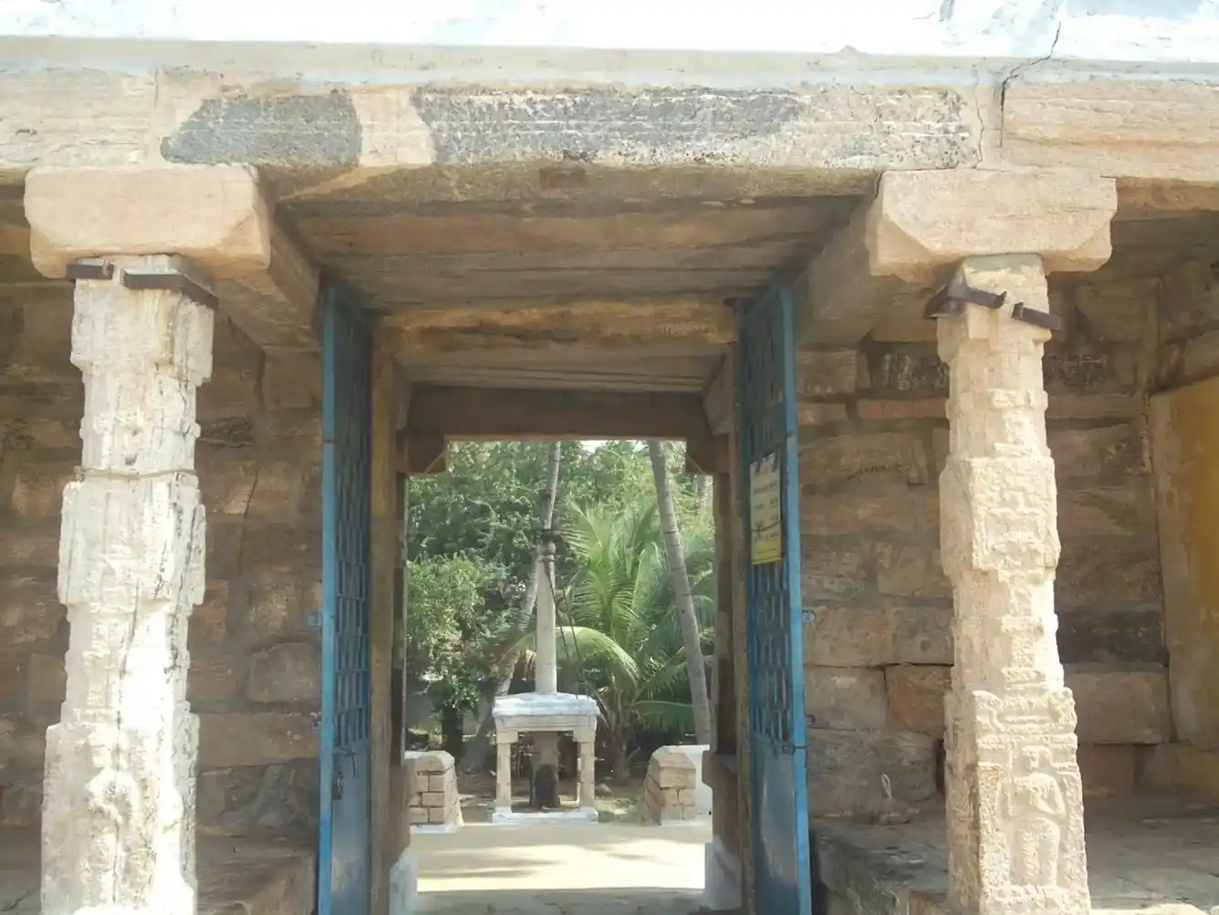 Arulmigu Nageshwarar Kulavilakkamman Temple, Nanjaikalamangalam, Modakurichi - 638153 அருள்மிகு மத்தியபுரீஸ்வரர் கல்யாண வரதராஜ பெருமாள் குலவிளக்கம்மன் திருக்கோயில், Nanjaikalamangalam, Modakurichi - 638153, Erode - Ancient Temple Architecture and History Image 5