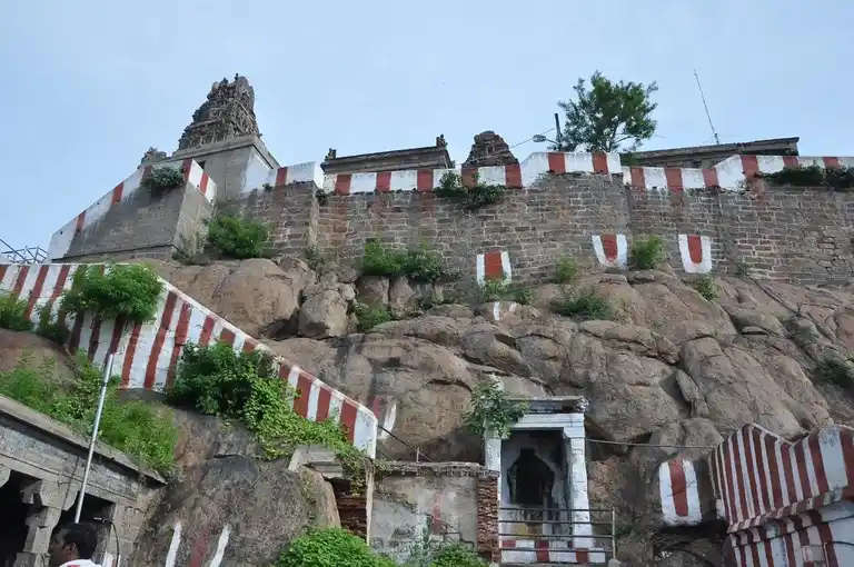 Arulmigu Nainamalai Varadharajaperumal Temple, Minampalli - 637019