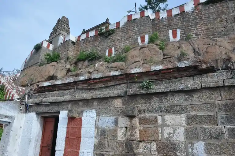 Arulmigu Nainamalai Varadharajaperumal Temple, Minampalli - 637019 அருள்மிகு நைனாமலை வரதராஜபெருமாள் திருக்கோயில், மின்னாம்பள்ளி - 637019, Namakkal - Ancient Temple Architecture and History Image 9