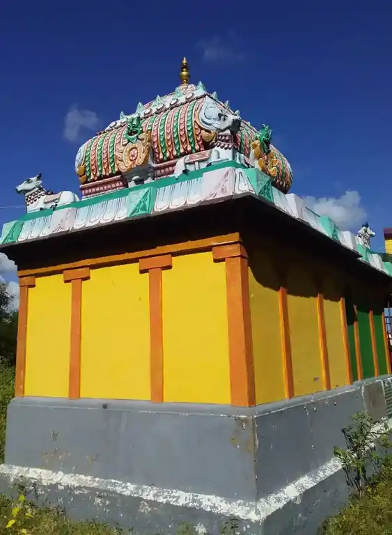 Arulmigu Nalla Kuruntha Ayyanar Temple, Rayapuram - 612803 அருள்மிகு நல்ல குடுந்த அய்யான் திருக்கோயில், Rayapuram - 612803, Thiruvarur - Ancient Temple Architecture and History Image 2