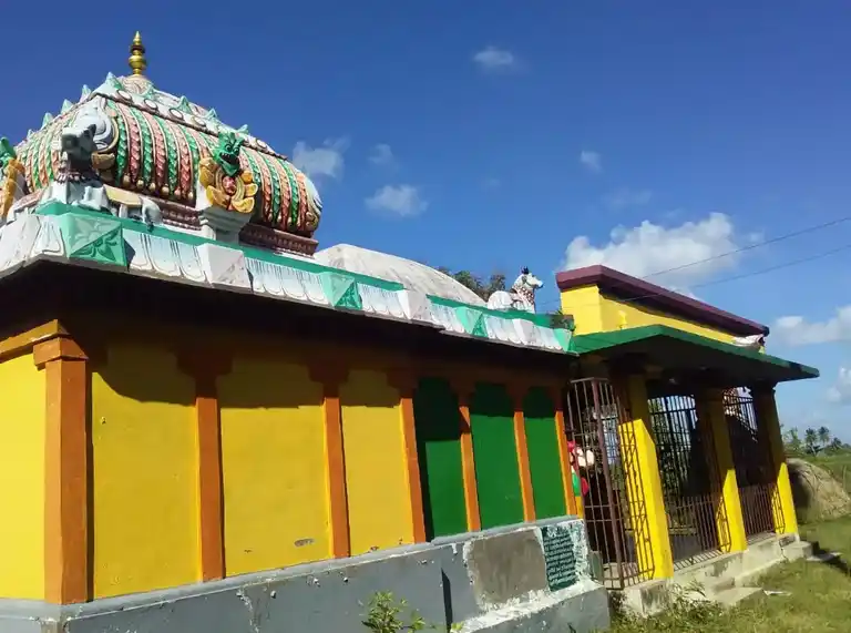 Arulmigu Nalla Kuruntha Ayyanar Temple, Rayapuram - 612803 அருள்மிகு நல்ல குடுந்த அய்யான் திருக்கோயில், Rayapuram - 612803, Thiruvarur - Ancient Temple Architecture and History Image 4