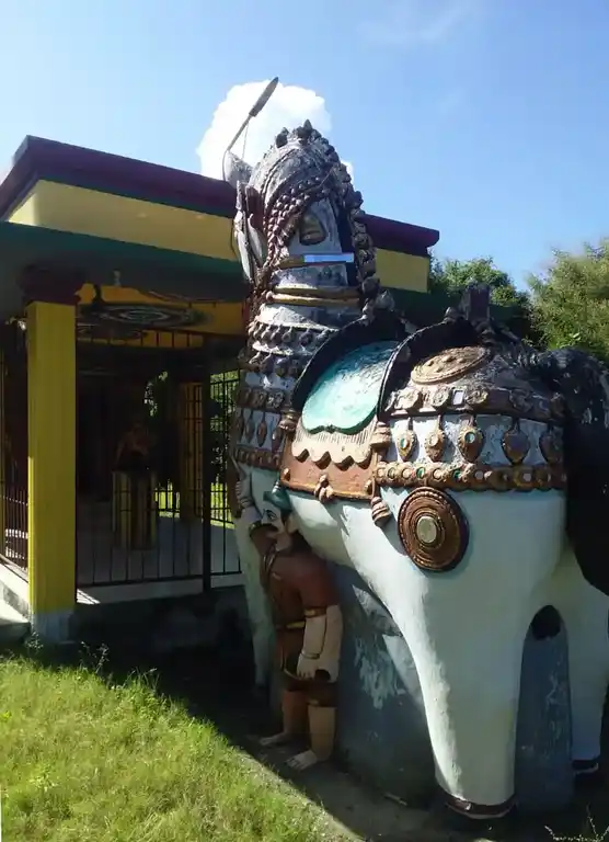 Arulmigu Nalla Kuruntha Ayyanar Temple, Rayapuram - 612803 அருள்மிகு நல்ல குடுந்த அய்யான் திருக்கோயில், Rayapuram - 612803, Thiruvarur - Ancient Temple Architecture and History Image 6