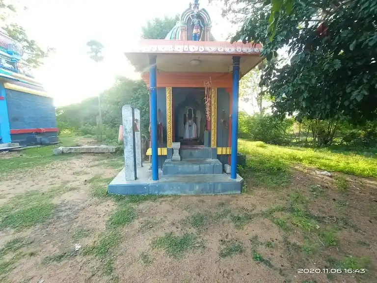 Arulmigu Nalla Piramma Ayyanar Temple, Kummangudi - 622404 அருள்மிகு நல்ல பிரம அய்யனார் திருக்கோயில், Kummangudi - 622404, Pudukkottai - Ancient Temple Architecture and History Image 2