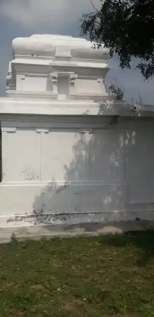 Arulmigu Nallakurumbai Ayyanar Temple, Kallikadu - 609203 Temple