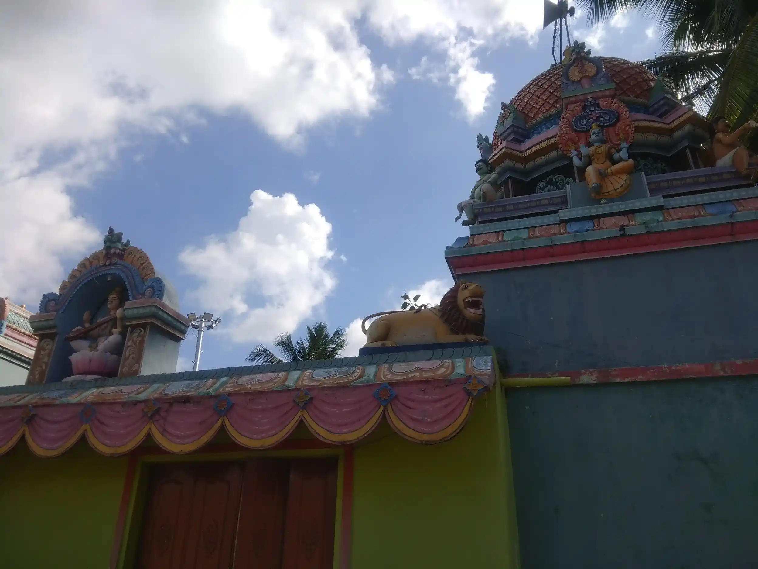 Arulmigu Nalmuthumariyamman Temple, Naickanoor - 635652 அருள்மிகு நன்முத்துமாரியம்மன் திருக்கோயில், நாய்க்கணூர் - 635652, Thirupathur - Ancient Temple Architecture and History Image 4