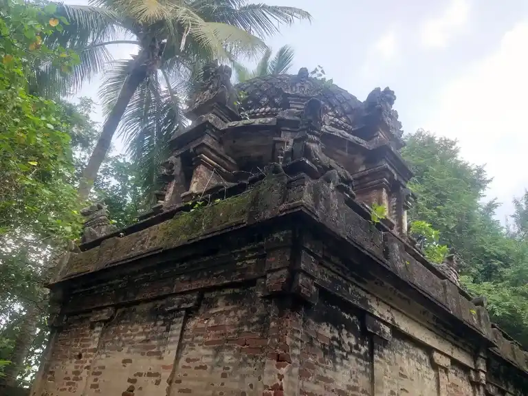 Arulmigu Nandhavana Pillaiyar Temple, Pudhuthurai - 609106 அருள்மிகு நந்தவனப்பிள்ளையார் திருக்கோயில், Sirkazhi - 609106, Mayiladuthurai - Ancient Temple Architecture and History Image 2