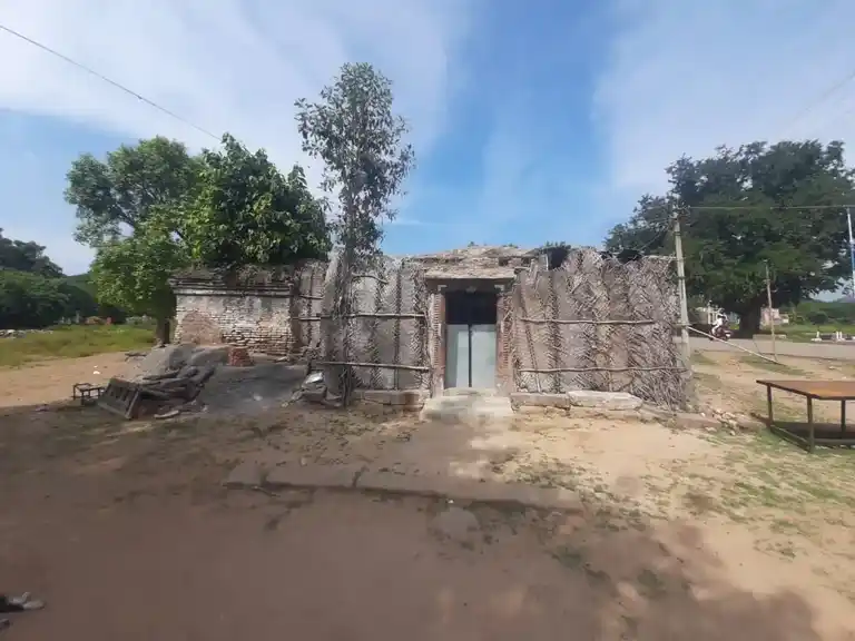 Arulmigu Nangundeswerer Temple, Hanumanthapuram - 636808 அருள்மிகு நஞ்சுண்டேஸ்வர சாமி திருக்கோயில், அனுமந்தபுரம் - 636808, Dharmapuri - Ancient Temple Architecture and History Image 4