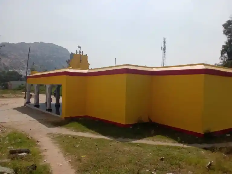 Arulmigu Nanjalamman Temple, Kallugurikki - 635002 Arulmigu Nanjalamman Temple, Kallugurikki - 635002, Krishnagiri - Ancient Temple Architecture and History Image 2