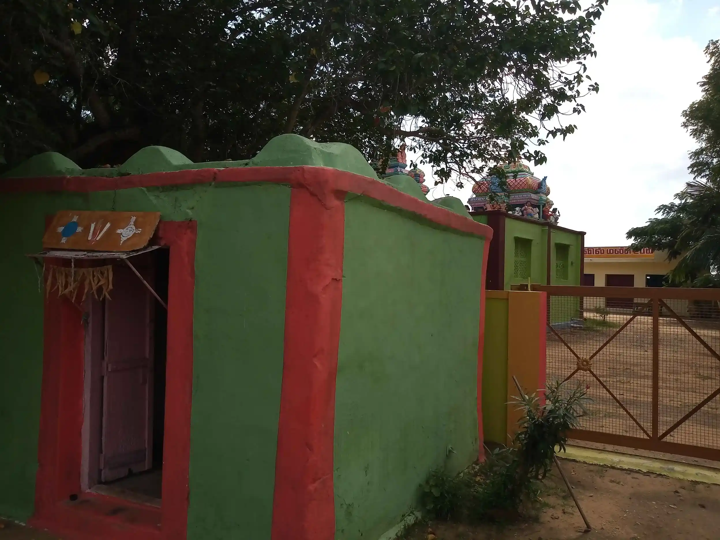 Arulmigu Nanthavanam Karivaratharajaperumal Temple, Karadivavi - 641658 அருள்மிகு நந்தவனம் கரிவரதராஜப்பெருமாள் திருக்கோயில், கரடிவாவி - 641658, Tiruppur - Ancient Temple Architecture and History Image 2