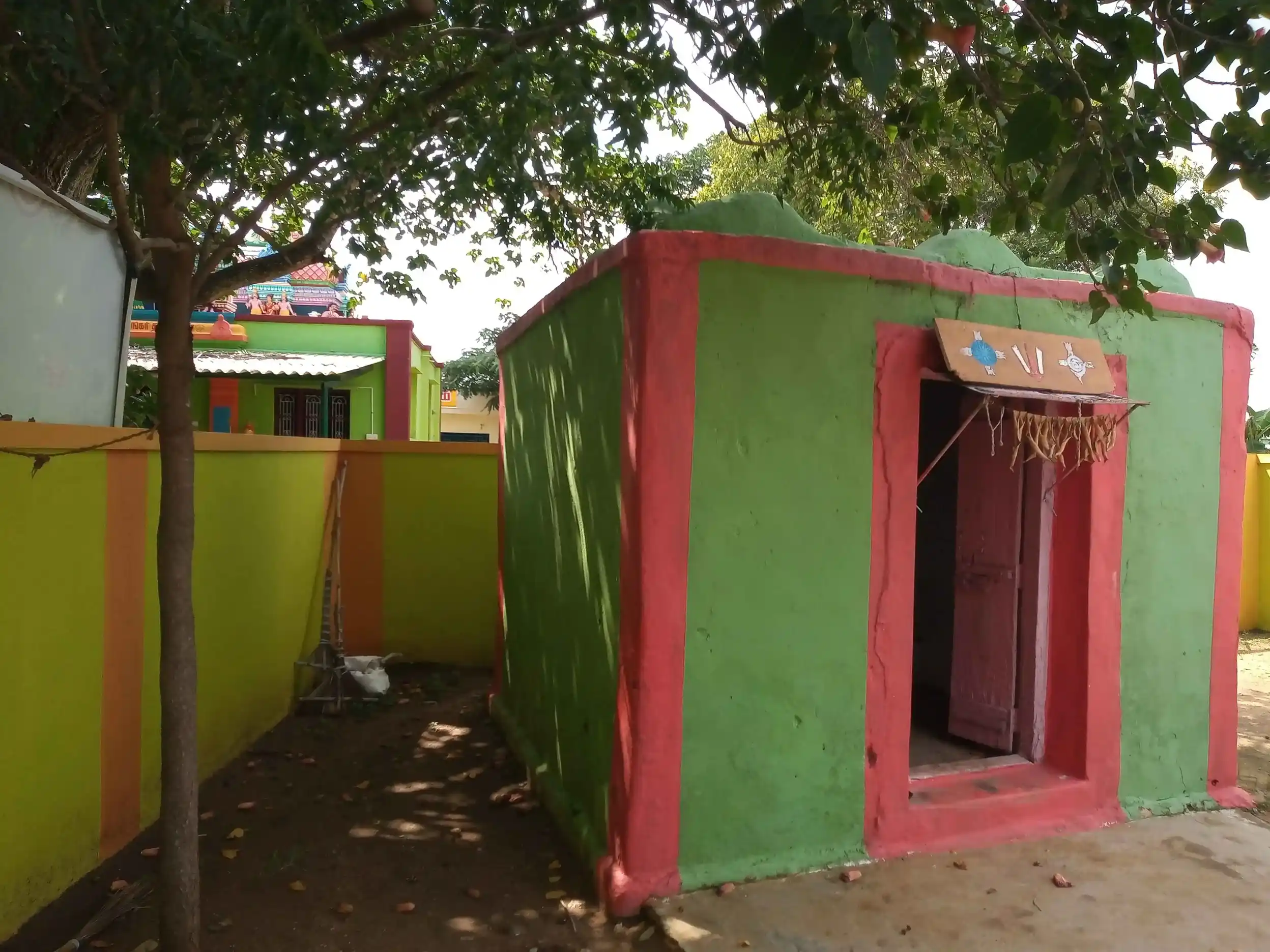 Arulmigu Nanthavanam Karivaratharajaperumal Temple, Karadivavi - 641658 அருள்மிகு நந்தவனம் கரிவரதராஜப்பெருமாள் திருக்கோயில், கரடிவாவி - 641658, Tiruppur - Ancient Temple Architecture and History Image 3