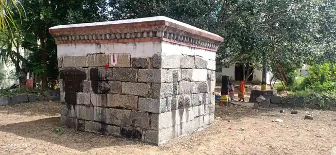 Arulmigu Narasimma Swamy Temple, Adhiyamankottai - 636807 அருள்மிகு நரசிம்ம ஸ்வாமி திருக்கோவில், அதியமான்கோட்டை - 636807, Dharmapuri - Ancient Temple Architecture and History Image 4