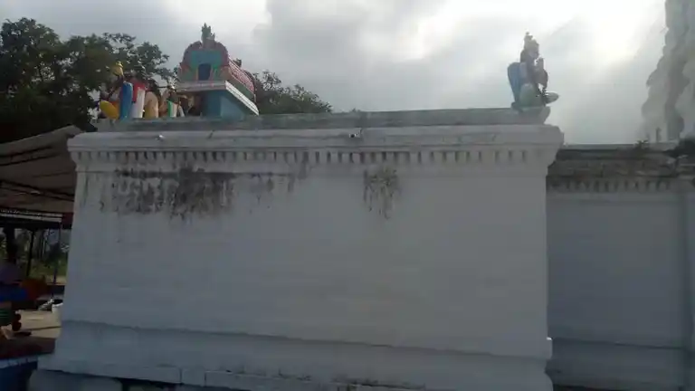 Arulmigu Narasimma Swamy Temple, Near Solakottai, Vellolai - 636704 அருள்மிகு நரசிம்மசாமி திருக்கோயில், Near Solakottai, Vellolai - 636704, Dharmapuri - Ancient Temple Architecture and History Image 2