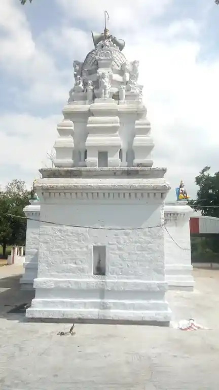 Arulmigu Narasimma Swamy Temple, Near Solakottai, Vellolai - 636704 அருள்மிகு நரசிம்மசாமி திருக்கோயில், Near Solakottai, Vellolai - 636704, Dharmapuri - Ancient Temple Architecture and History Image 3