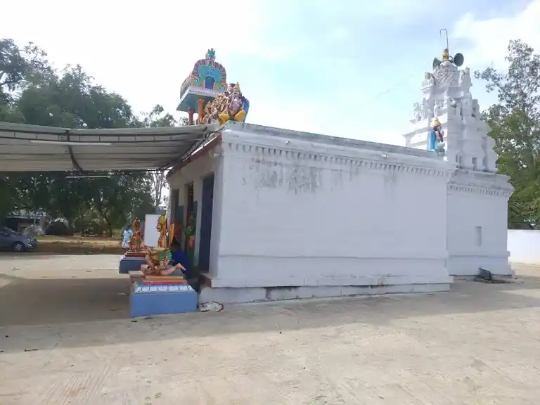 Arulmigu Narasimma Swamy Temple, Near Varuvanvadivelan Engineering College, K.Naduhalli - 636701 அருள்மிகு நரசிம்மசாமி திருக்கோயில், Near Varuvanvadivelan Engineering College, K.Naduhalli - 636701, Dharmapuri - Ancient Temple Architecture and History Image 2