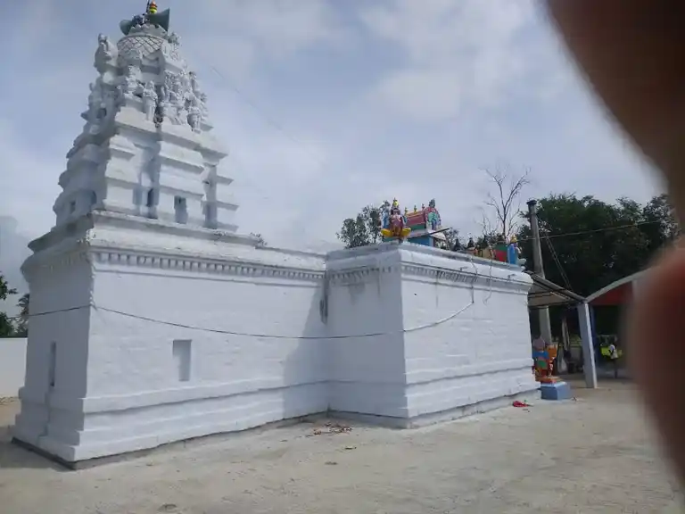 Arulmigu Narasimma Swamy Temple, Near Varuvanvadivelan Engineering College, K.Naduhalli - 636701 அருள்மிகு நரசிம்மசாமி திருக்கோயில், Near Varuvanvadivelan Engineering College, K.Naduhalli - 636701, Dharmapuri - Ancient Temple Architecture and History Image 4