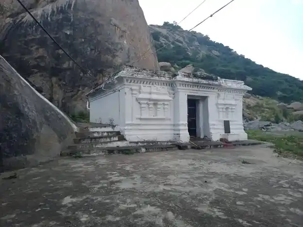 Arulmigu Narasimmasamy Temple, Kathiripuram - 635112 அருள்மிகு நரசிம்மசுவாமி திருக்கோயில், கதிரிபுரம் - 635112, Krishnagiri - Ancient Temple Architecture and History Image 2