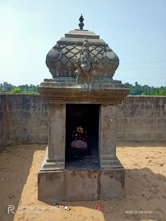 Arulmigu Narasinga Perumal Temple, Semmankuppam - 607003 அருள்மிகு நரசிங்க பெருமாள் திருக்கோயில், Semmankuppam - 607003, Cuddalore - Ancient Temple Architecture and History Image 4