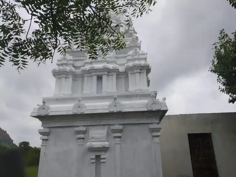 Arulmigu Narayana Perumal Temple, Kudumikudisai - 632301 அருள்மிகு நாராயணபெருமாள் திருக்கோயில், Kudumikudisai - 632301, Tiruvannamalai - Ancient Temple Architecture and History Image 2