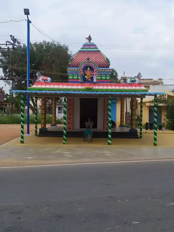 Arulmigu Narayanampalayam Mariamman Vinayagar Temple, Karveppampatti - 637304 அருள்மிகு நாராயணம்பாளையம் மாரியம்மன், விநாயகர் திருக்கோயில், Karveppampatti - 637304, Namakkal - Ancient Temple Architecture and History Image 3