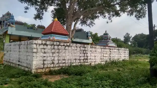 Arulmigu Narthana Vinayager Temple, Kadambarkoil, Kulithalai - 639104 Arulmigu Narthana vinayager Temple, Kadambarkoil, Kulithalai - 639104, Karur - Ancient Temple Architecture and History Image 4