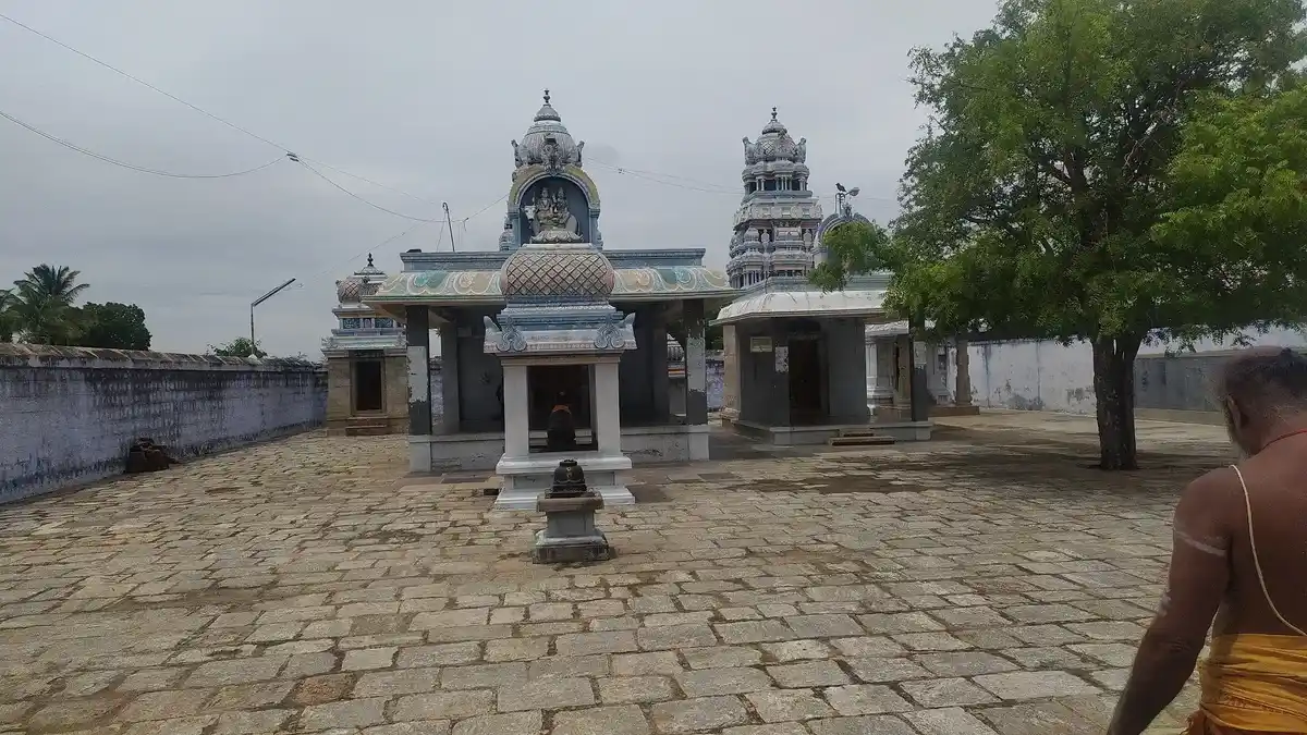 Arulmigu Nattatheeswarar Temple, Vadugapatti - 638106