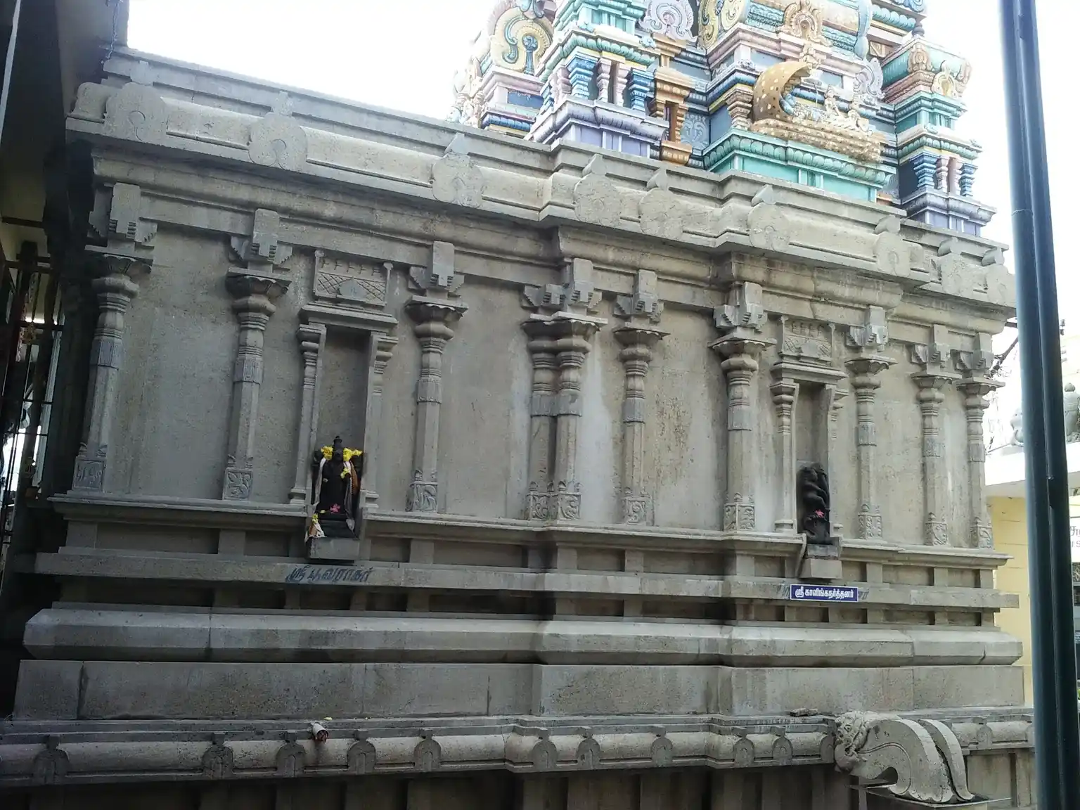 Arulmigu Navaneetha Krishanar Temple, Police Station Near, Udumalpet - 642126 அருள்மிகு நவநீதகிருஷ்ணசுவாமி திருக்கோயில், காவல் நிலையம் அருகில், உடுமலை - 642126, Tiruppur - Ancient Temple Architecture and History Image 3