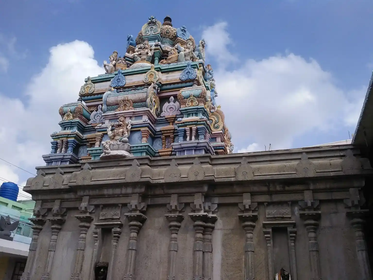 Arulmigu Navaneetha Krishanar Temple, Police Station Near, Udumalpet - 642126 அருள்மிகு நவநீதகிருஷ்ணசுவாமி திருக்கோயில், காவல் நிலையம் அருகில், உடுமலை - 642126, Tiruppur - Ancient Temple Architecture and History Image 4
