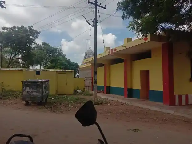 Arulmigu Navaneetha Krishnasamy Temple, Satarting Of The Village, Manallur - 627753 அருள்மிகு நவநீதகிருஷ்ணசாமி திருக்கோயில், Satarting Of The Village, Manallur - 627753, Tenkasi - Ancient Temple Architecture and History Image 3