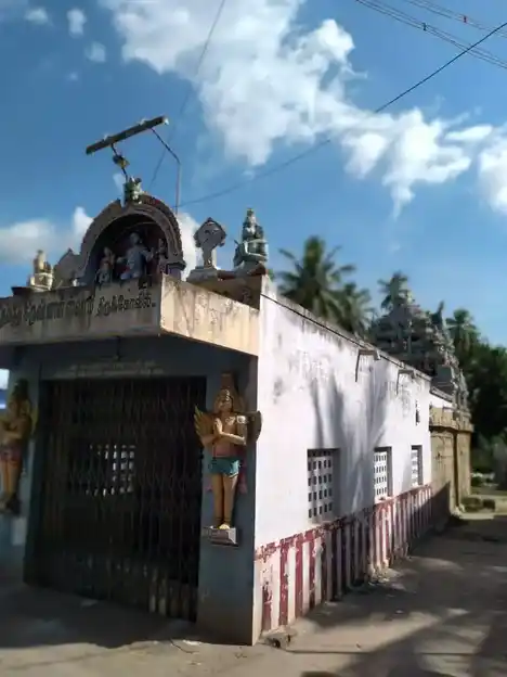 Arulmigu Navaneetha Krishnasamy Temple, Tenkarai - 625207 அருள்மிகு நவநீத கிருஷ்ண சாமி திருக்கோயில், தென்கரை - 625207, Madurai - Ancient Temple Architecture and History Image 2