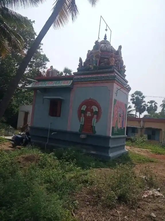 Arulmigu Navaneetha Krishnasamy Temple, Vadugapatti - 625018 நவநீத கிருஷணசாமி திருக்கோயில், Vadugapatti - 625018, Madurai - Ancient Temple Architecture and History Image 3