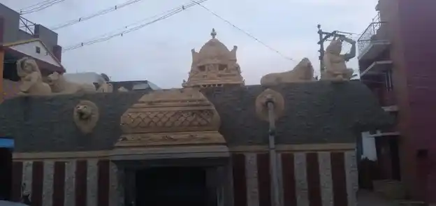 Arulmigu Navaneethakrishnan Temple, Solanvandan - 625214 அருள்மிகு நவநீத கிருஷ்ணனசாமி திருக்கோயில், Solanvandan - 625214, Madurai - Ancient Temple Architecture and History Image 2