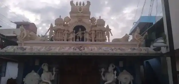 Arulmigu Navaneethakrishnan Temple, Solanvandan - 625214 அருள்மிகு நவநீத கிருஷ்ணனசாமி திருக்கோயில், Solanvandan - 625214, Madurai - Ancient Temple Architecture and History Image 3