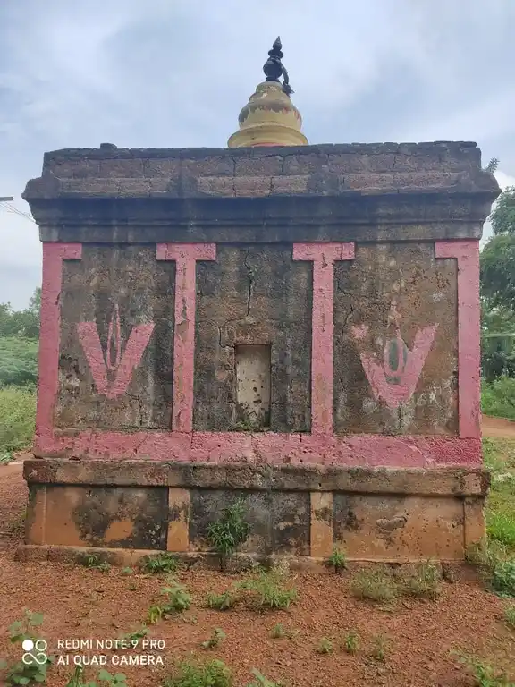 Arulmigu Navaneethakrishnasamy Temple, Ilaiyur - 621806 அருள்மிகு நவநீதகிருஷ்ணசாமி திருக்கோயில், Ilaiyur - 621806, Ariyalur - Ancient Temple Architecture and History Image 4