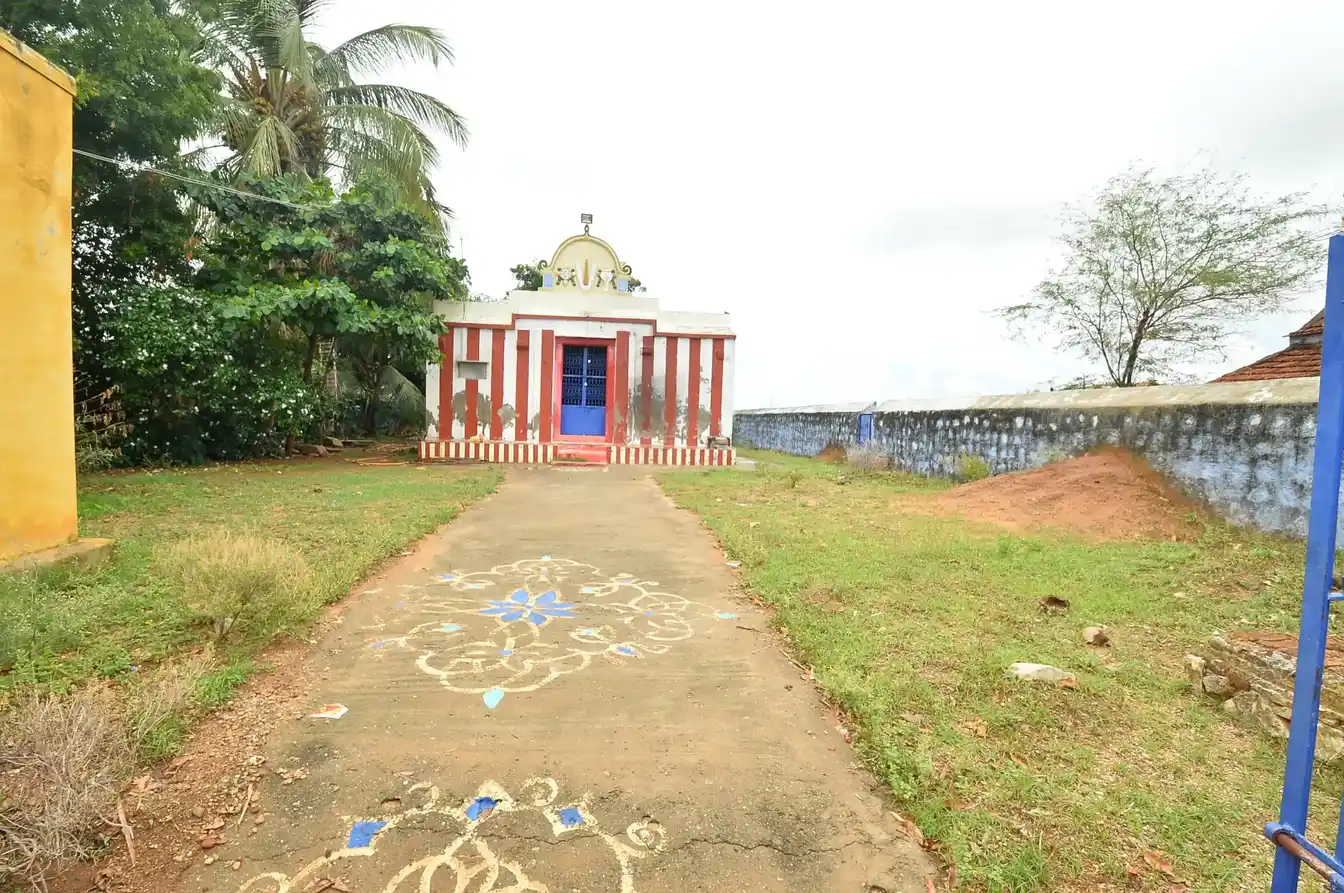 Arulmigu Navaneethakrishnasamy Temple, Keezhapillaiyar Kulam - 627201 அருள்மிகு நவநீதகிருஷ்ணசுவாமி திருக்கோயில், மேல பிள்ளையார்குளம் - 627201, Tirunelveli - Ancient Temple Architecture and History Image 2