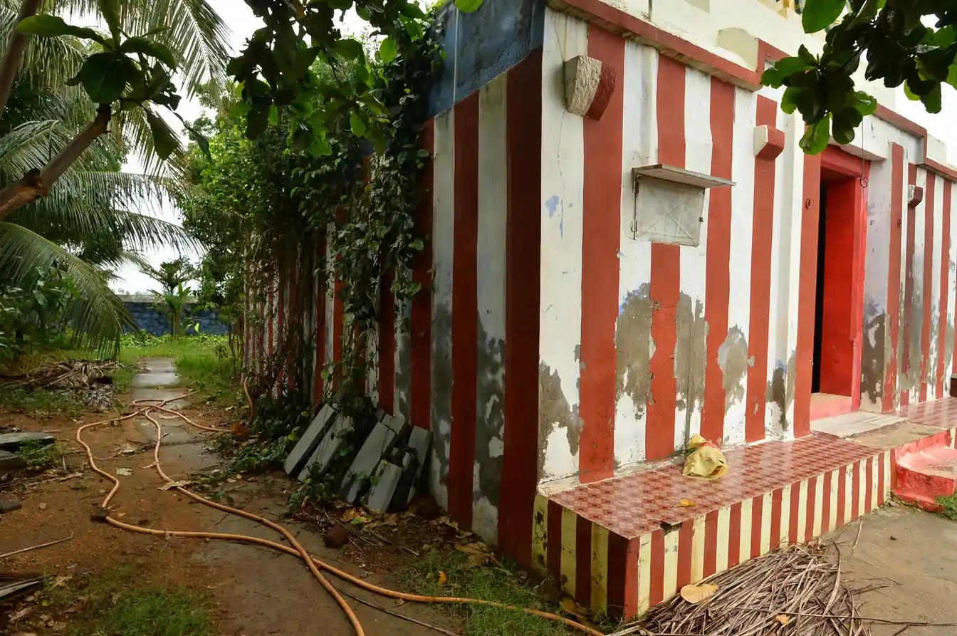 Arulmigu Navaneethakrishnasamy Temple, Keezhapillaiyar Kulam - 627201 அருள்மிகு நவநீதகிருஷ்ணசுவாமி திருக்கோயில், மேல பிள்ளையார்குளம் - 627201, Tirunelveli - Ancient Temple Architecture and History Image 4