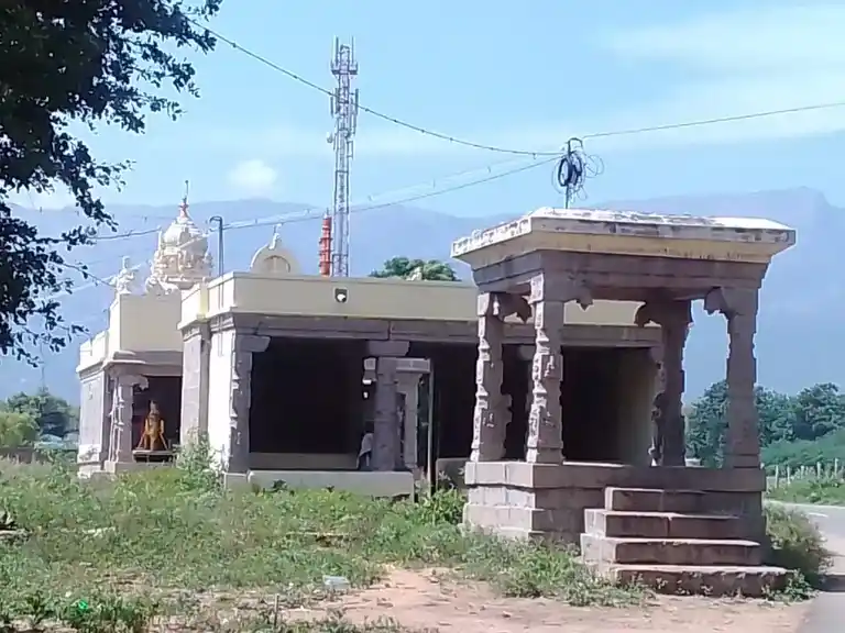 Arulmigu Navaneethakrishnasamy Temple, Peraiyur - 625703 அருள்மிகு நவநீதகிருஷ்ணசாமி திருக்கோவில், Peraiyur - 625703, Madurai - Ancient Temple Architecture and History Image 2