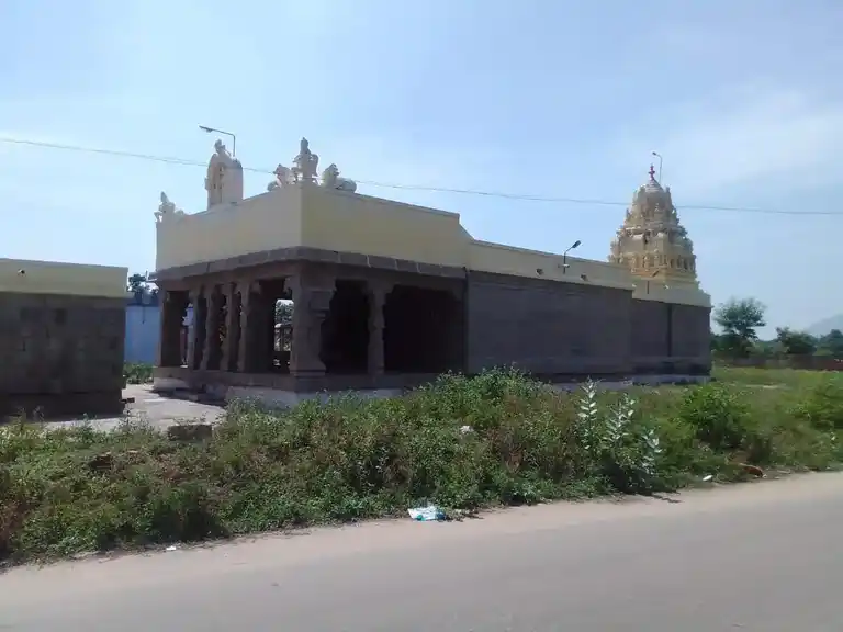 Arulmigu Navaneethakrishnasamy Temple, Peraiyur - 625703 அருள்மிகு நவநீதகிருஷ்ணசாமி திருக்கோவில், Peraiyur - 625703, Madurai - Ancient Temple Architecture and History Image 3