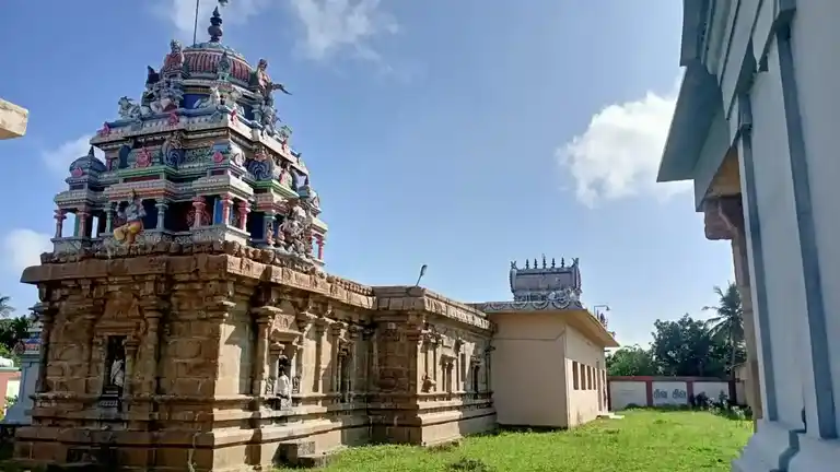 Arulmigu Nayan Varathi Swarar Temple, Kankoduthavanidham - 610102 அருள்மிகு நயன வரதீஸ்வரர் திருக்கோயில், கண்கொடுத்தவனிதம் - 610102, Thiruvarur - Ancient Temple Architecture and History Image 3