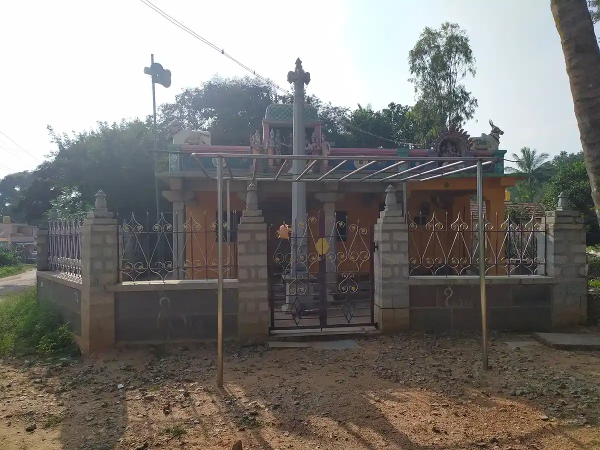 Arulmigu Neelagandeswarar Temple, Komaranapalli - 635114 அருள்மிகு நீலகண்டேஸ்வரர் திருக்கோயில், Komaranapalli - 635114, Krishnagiri - Ancient Temple Architecture and History Image 2