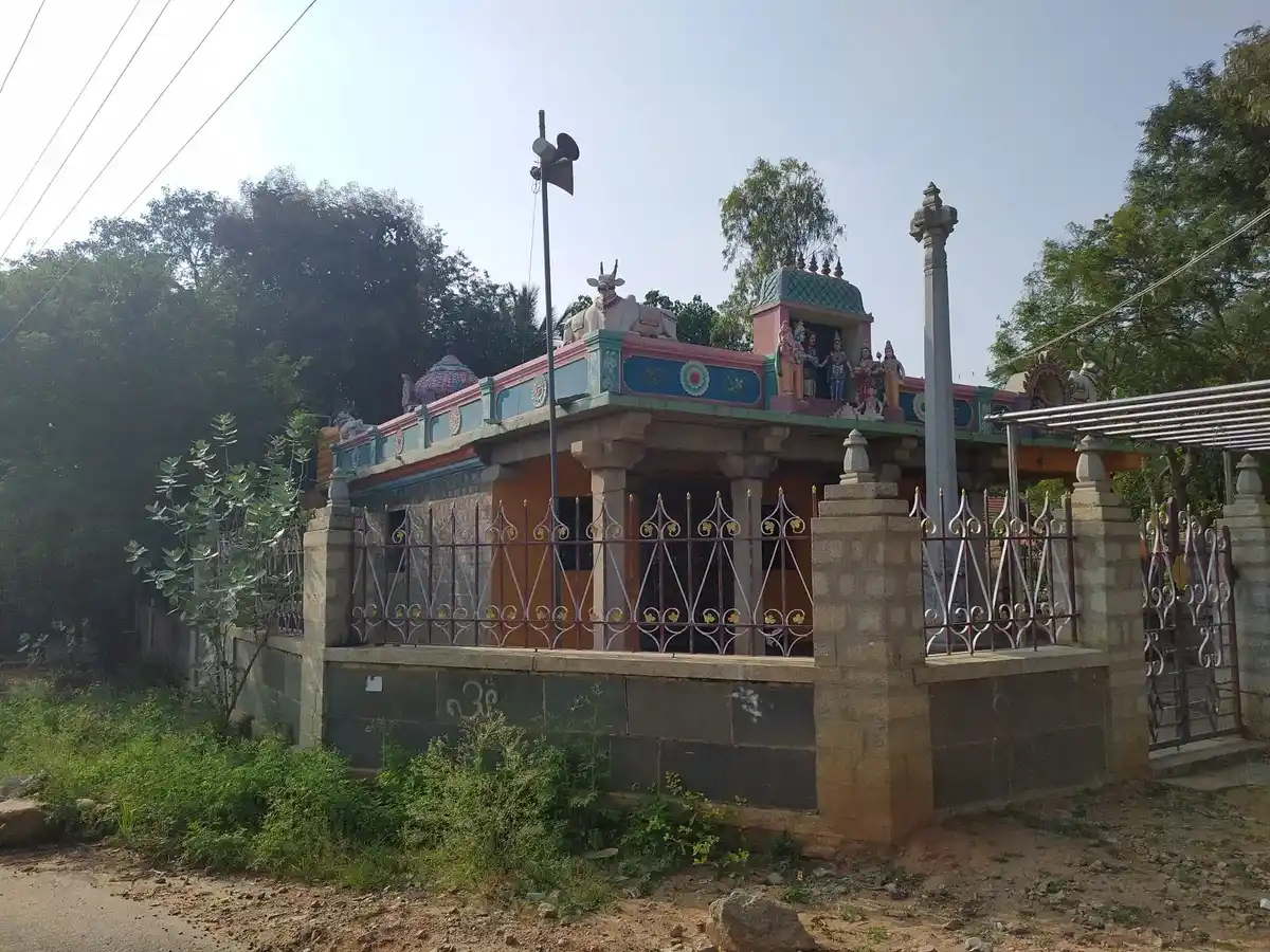 Arulmigu Neelagandeswarar Temple, Komaranapalli - 635114 அருள்மிகு நீலகண்டேஸ்வரர் திருக்கோயில், Komaranapalli - 635114, Krishnagiri - Ancient Temple Architecture and History Image 3