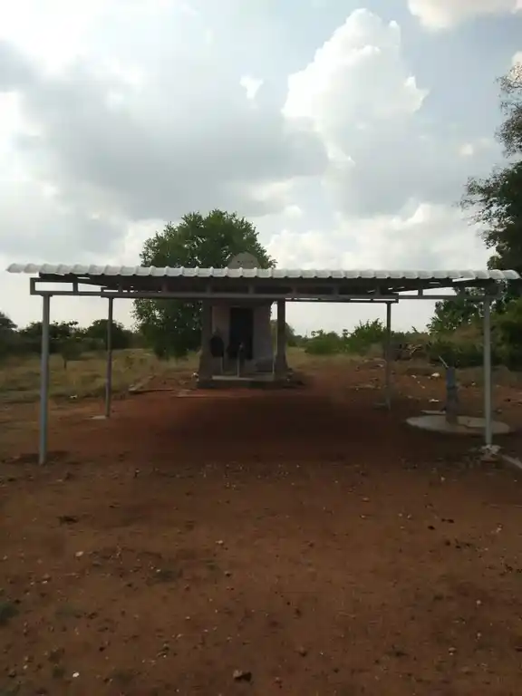 Arulmigu Neelagiri Velayuthaswamy Temple, Anaipalayam - 639202 அருள்மிகு நீலகிரி வேலாயுதசுவாமி திருக்கோயில், Anaipalayam - 639202, Karur - Ancient Temple Architecture and History Image 2