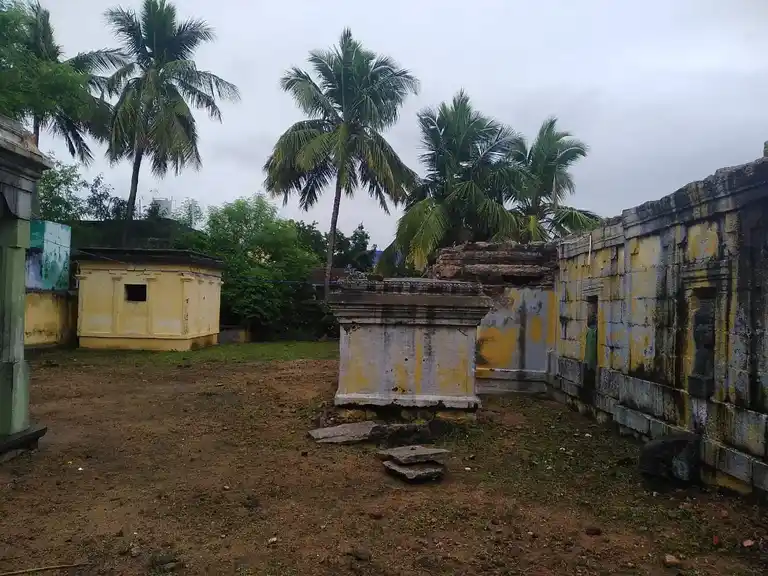 Arulmigu Neelakanda Mahadevaswamy Temple, Vao Office, Karapattu - 606701 அருள்மிகு நீலகண்டமகாதேவசுவாமி திருக்கோயில், Vao ஆபீஸ், கரப்பட்டு - 606701, Tiruvannamalai - Ancient Temple Architecture and History Image 3