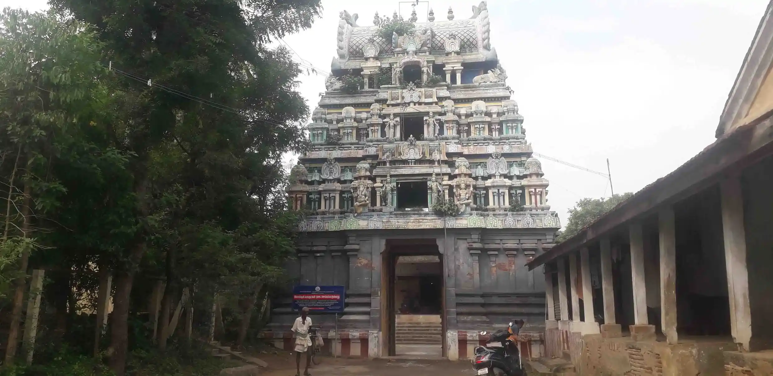 Arulmigu Neelakandeswarar Temple, Manelmedu - 609202 Temple