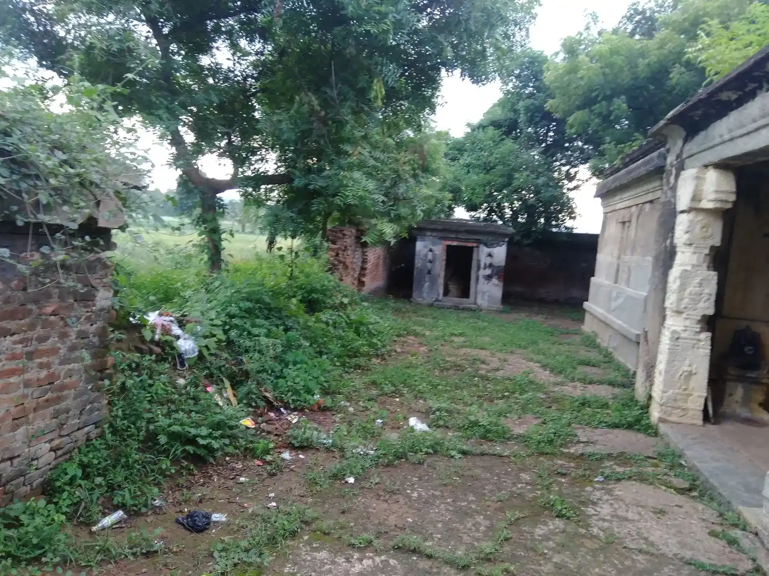 Arulmigu Neelakendeswarar Temple, Allikkuzhi - 602023 அருள்மிகு நீலகண்டீஸ்வரர் மற்றும் அல்லியம்மன் திருக்கோயில், அல்லிக்குழி - 602023, Tiruvallur - Ancient Temple Architecture and History Image 3