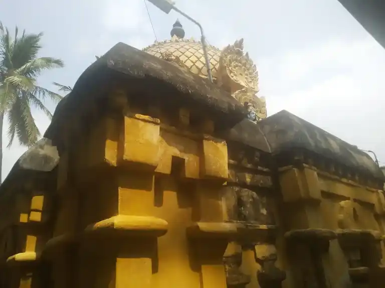 Arulmigu Neelamega Perumal Temple, Kulithalai - 639104 அருள்மிகு நீலமேகப்பெருமாள் திருக்கோயில், Kulithalai - 639104, Karur - Ancient Temple Architecture and History Image 6