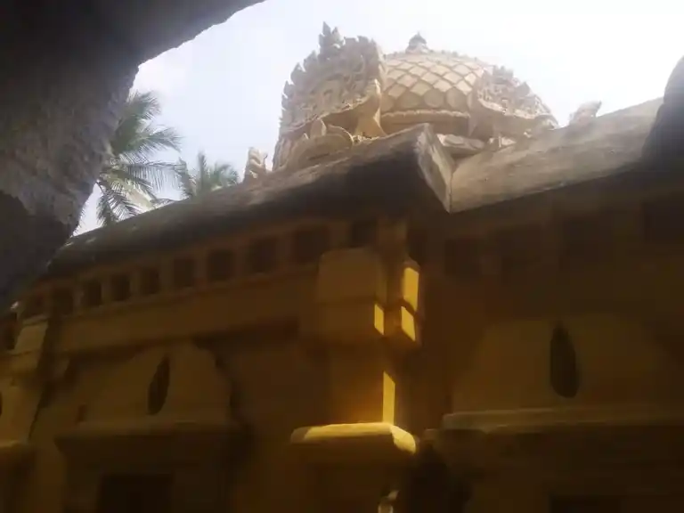 Arulmigu Neelamega Perumal Temple, Kulithalai - 639104 அருள்மிகு நீலமேகப்பெருமாள் திருக்கோயில், Kulithalai - 639104, Karur - Ancient Temple Architecture and History Image 9