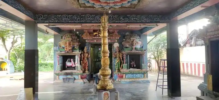 Arulmigu Neelamega Perumal Temple, Villiyanallur - 609801 அருள்மிகு நீலமேகப்பெருமாள் திருக்கோயில், வில்லியநல்லூர் - 609801, Mayiladuthurai - Ancient Temple Architecture and History Image 5