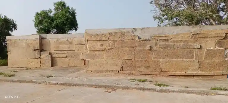 Arulmigu Noolkooruki Hanumatharayaswamy Temple, Alekotta - 635119 அருள்மிகு நூல்குறிக்கி அனுமந்தராயசாமி திருக்கோயில், Alekotta - 635119, Krishnagiri - Ancient Temple Architecture and History Image 3