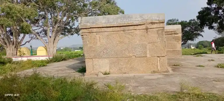 Arulmigu Noolkooruki Hanumatharayaswamy Temple, Alekotta - 635119 அருள்மிகு நூல்குறிக்கி அனுமந்தராயசாமி திருக்கோயில், Alekotta - 635119, Krishnagiri - Ancient Temple Architecture and History Image 4